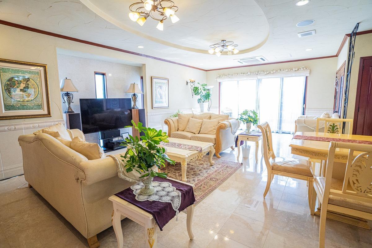 ✴︎ Exclusive Listing: 5LDK+DEN House in Chatan - A High-Class Residence with an Ocean view inspired by an Italian Art Gallery