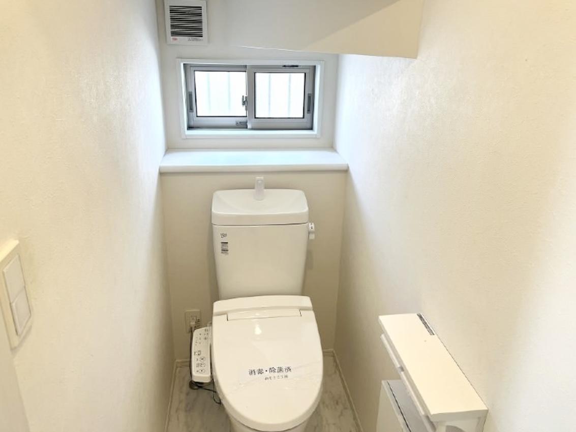 Spacious 4LDK Wooden House in Shiozaki, Itoman City: Parking for up to 5 cars, EV Charging Station, 5 Air Conditioners