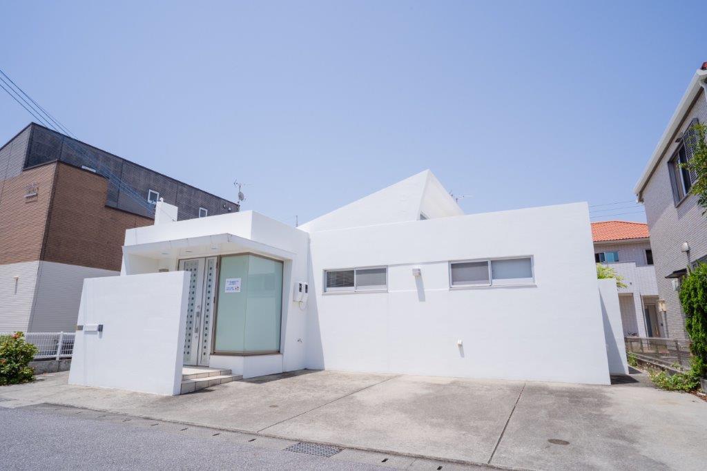 Tomishiro, Stress-Free Town, Modernized & Sophisticated House