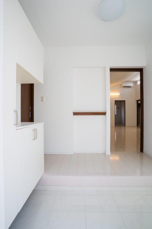 Tomishiro, Stress-Free Town, Modernized & Sophisticated House