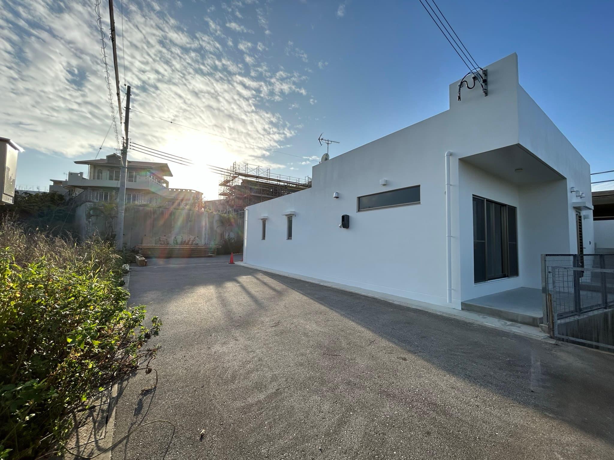 Uruma Katsuren OCEAN VIEW  Ocean-View Home with Rooftop Terrace & Detached Guest Trailer
