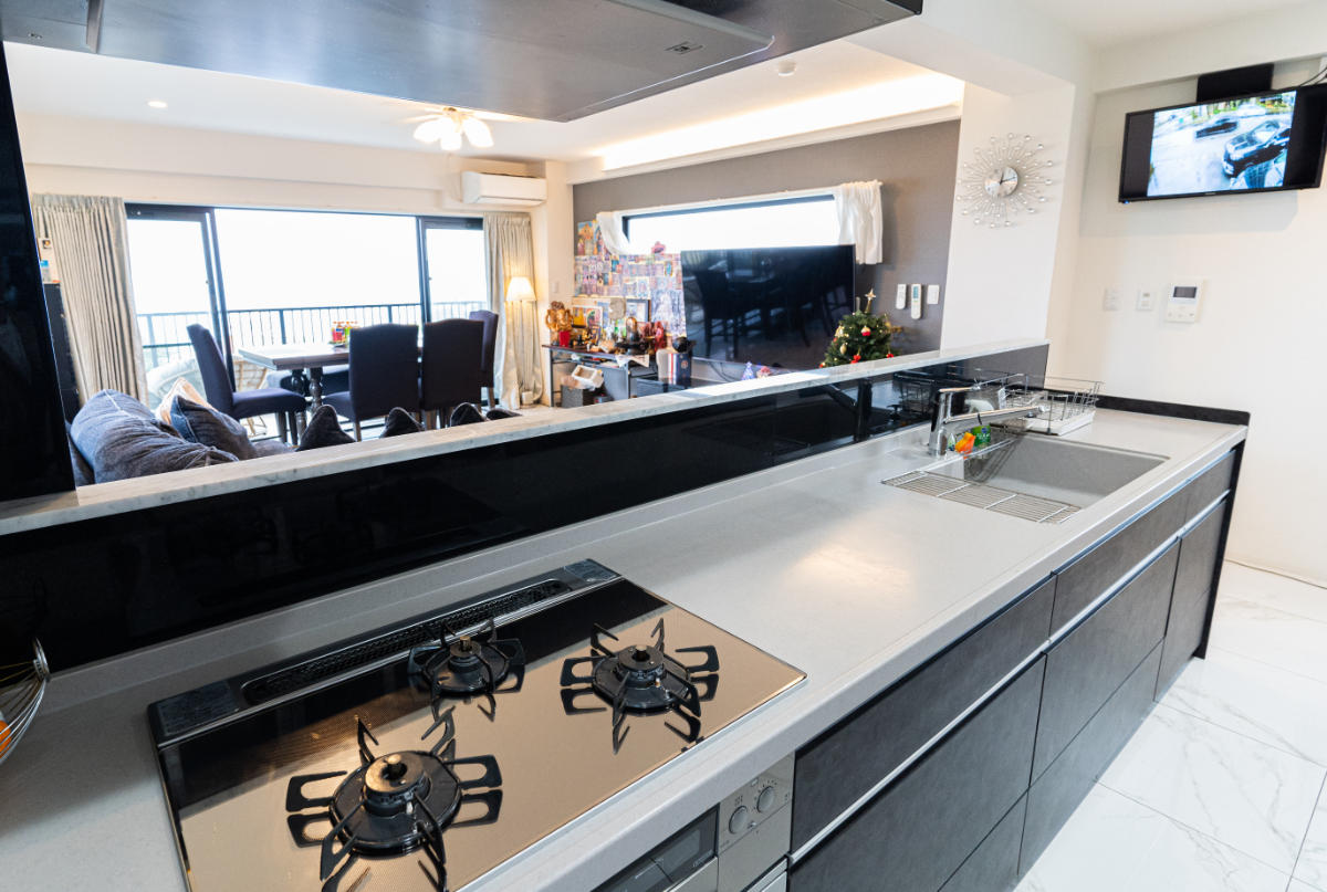 Limited Release: Okinawa  Chatan Alaha Beachfront   Apartment building. For the owner's residence or second home and rental income property