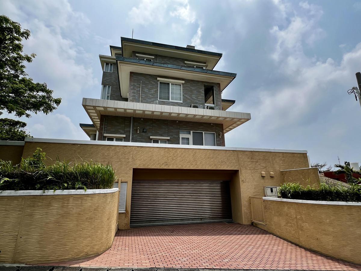 Onna Village, 4LDK House with Ocean View, Fireplace and Elevator