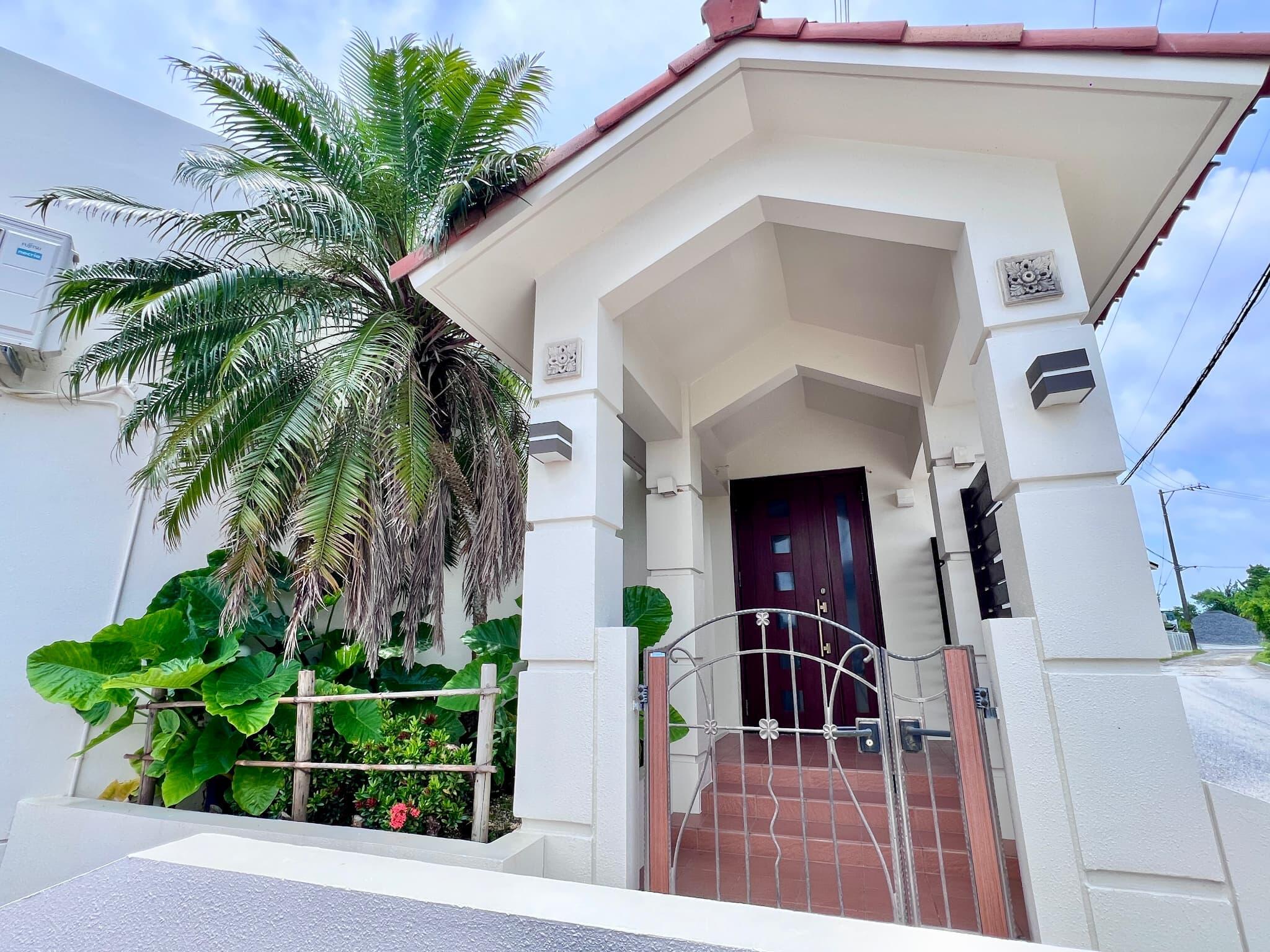 Uruma Kanakadan Okinawa American-Style House  3LDK 3Bed rooms 2 Bathrooms