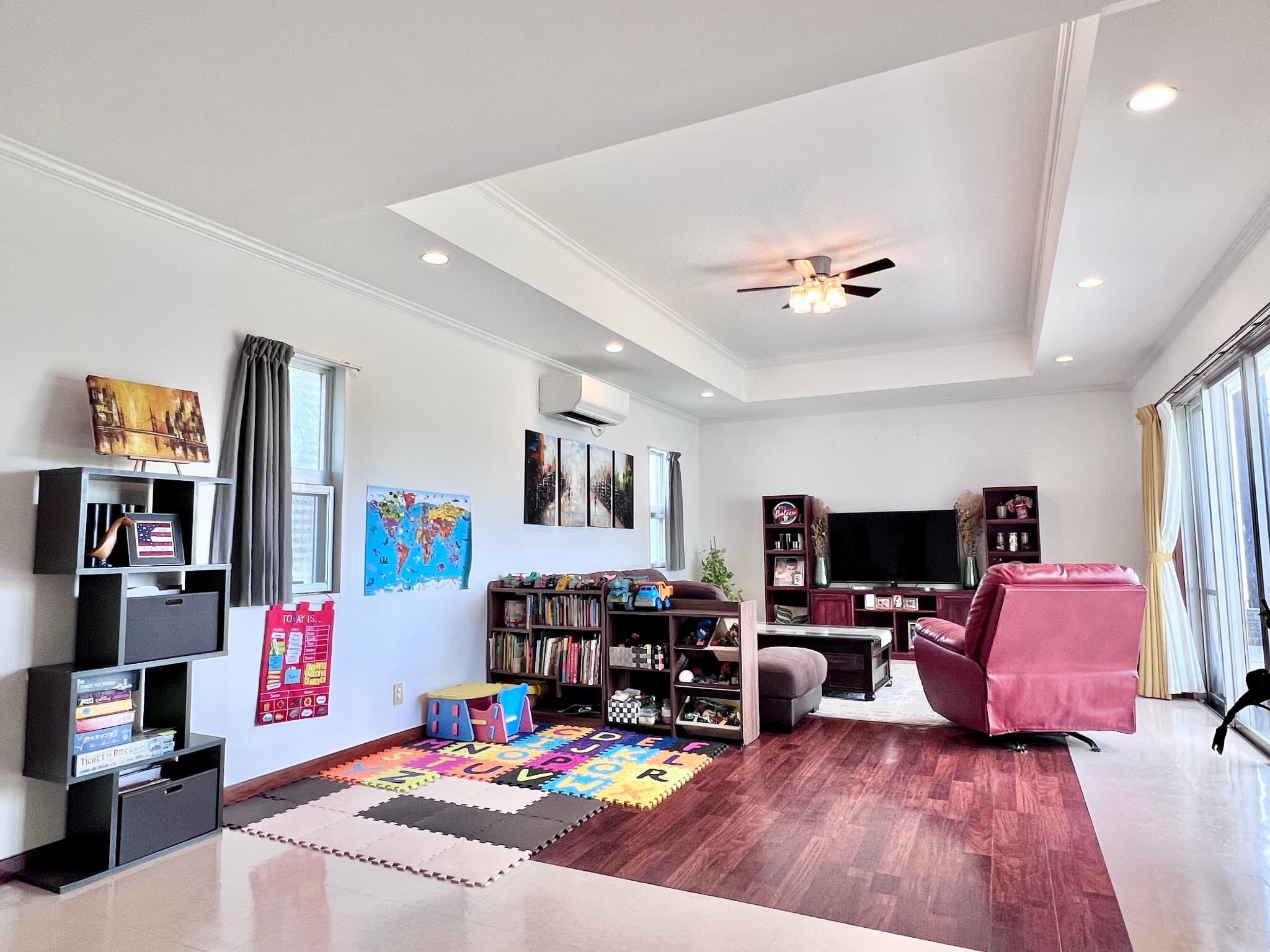 Uruma Kanakadan Okinawa American-Style House  3LDK 3Bed rooms 2 Bathrooms