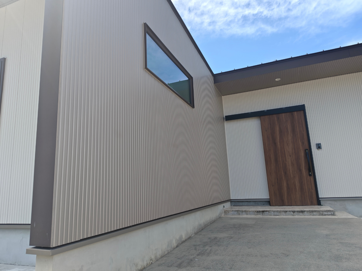 design casa × 建築家が手掛けた、100坪超のデザイナーズ平屋