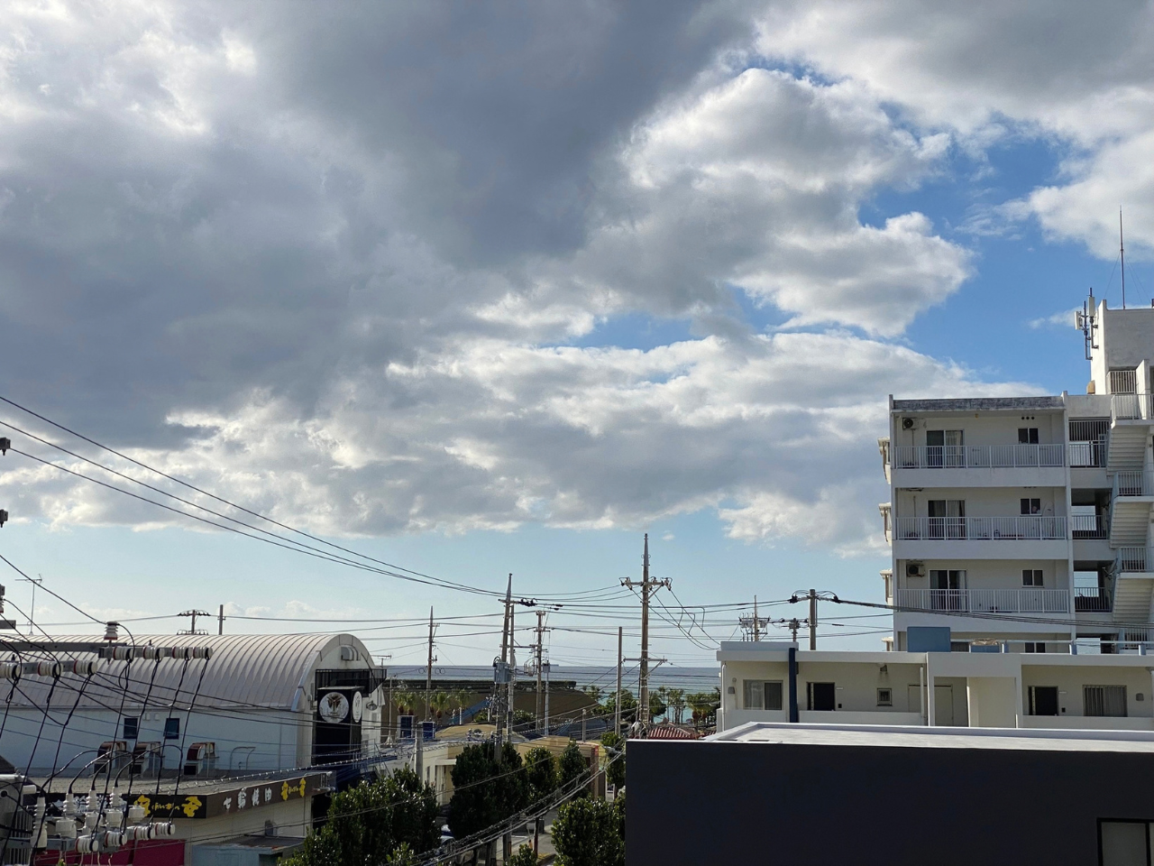 アラハビーチ徒歩約6分。人気の北谷エリアで叶える、海を身近に感じる暮らし