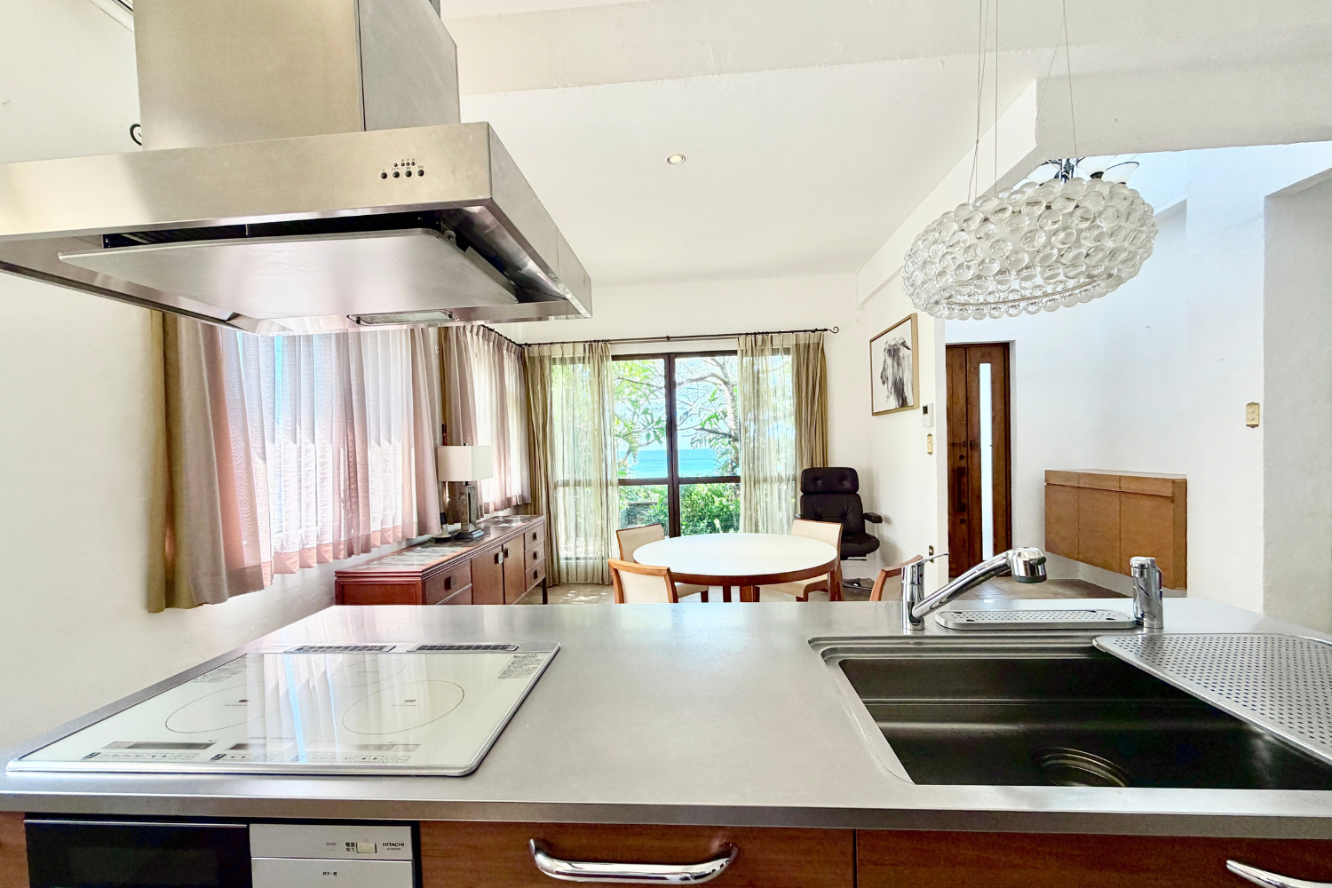 海を望む、海外のような暮らしを叶える住まい｜読谷村波平　Ocean View House for Sale in Yomitan, Okinawa | International-Style Coastal Home
