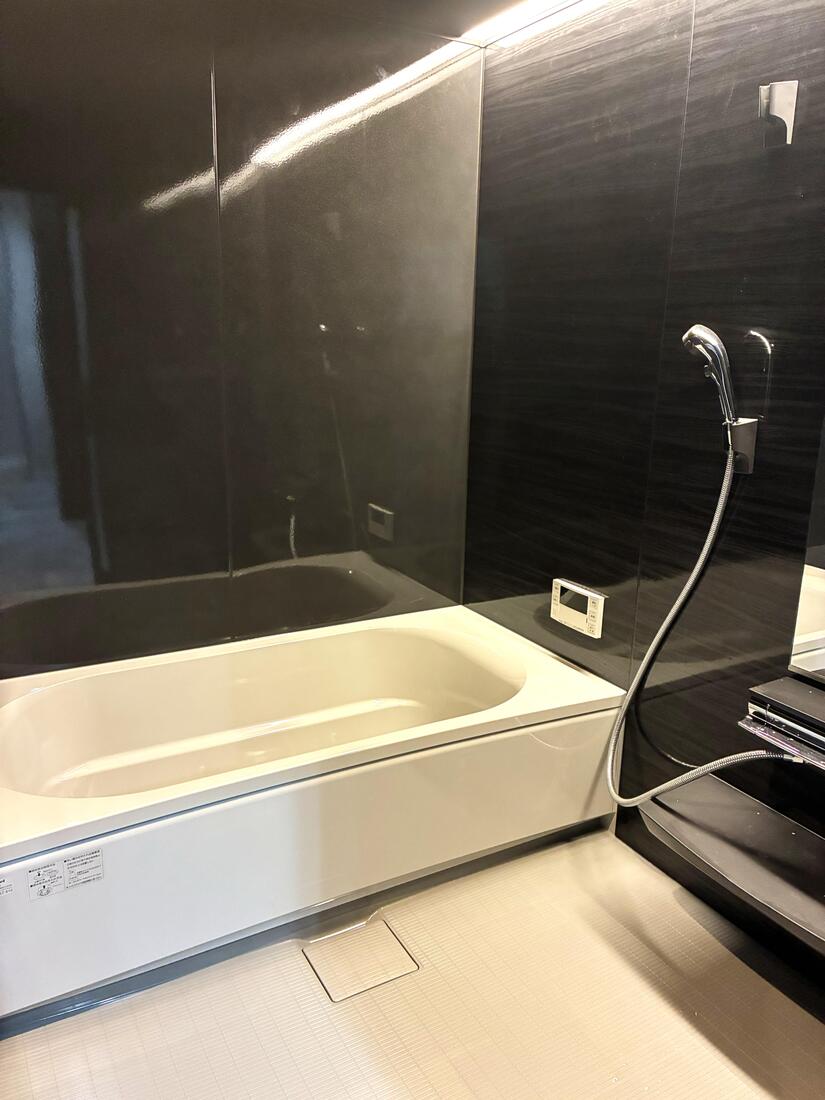 【戸建て】今帰仁村諸志　海を望むルーフバルコニー付き　デザイナーズハウス　３LDK＋屋上　2階建て