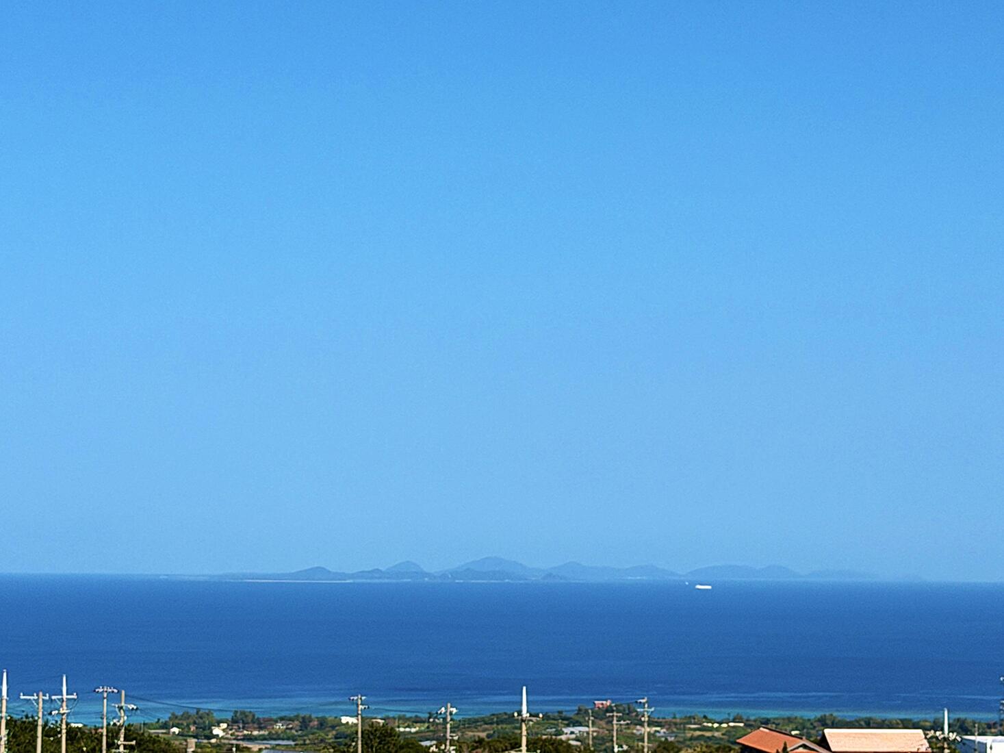 【戸建て】今帰仁村諸志　海を望むルーフバルコニー付き　デザイナーズハウス　３LDK＋屋上　2階建て