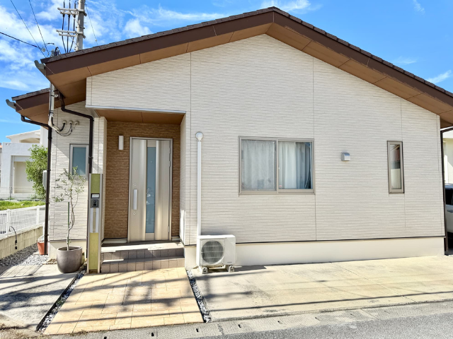 海を身近に、平屋でゆったり暮らす。潮崎町の4LDK住宅