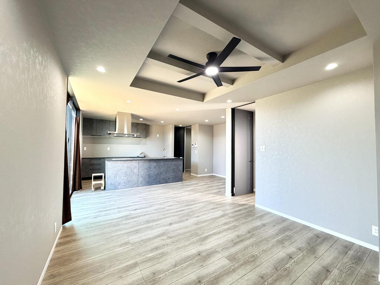 【戸建て】今帰仁村諸志　海を望むルーフバルコニー付き　デザイナーズハウス　３LDK＋屋上　2階建て