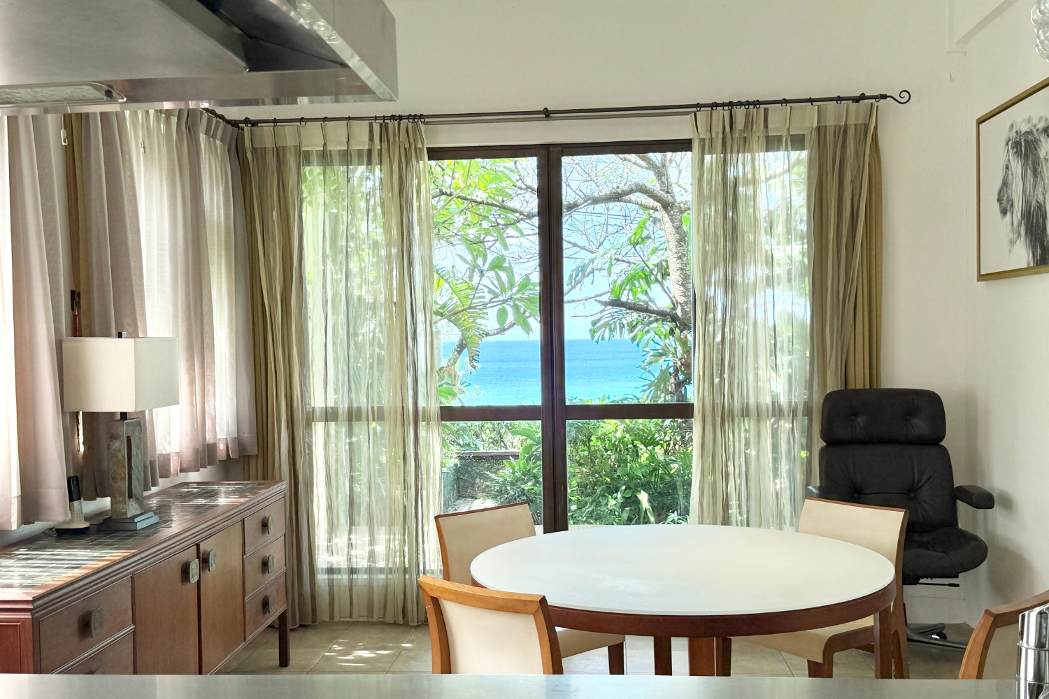 海を望む、海外のような暮らしを叶える住まい｜読谷村波平　Ocean View House for Sale in Yomitan, Okinawa | International-Style Coastal Home