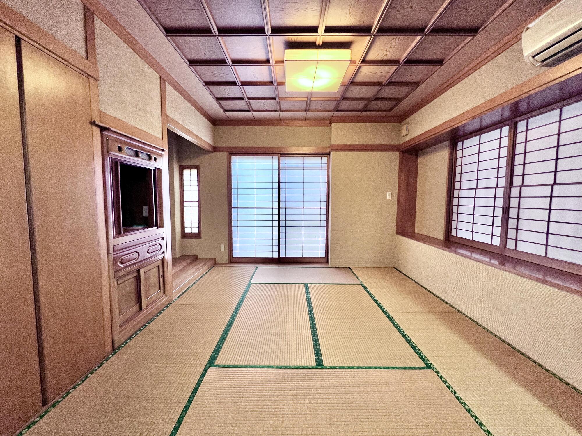 限定公開【戸建 】那覇泊　邸宅街エリア　大型レジデンス5LDK　91.48坪のゆとりある敷地×RC造×二世帯対応　