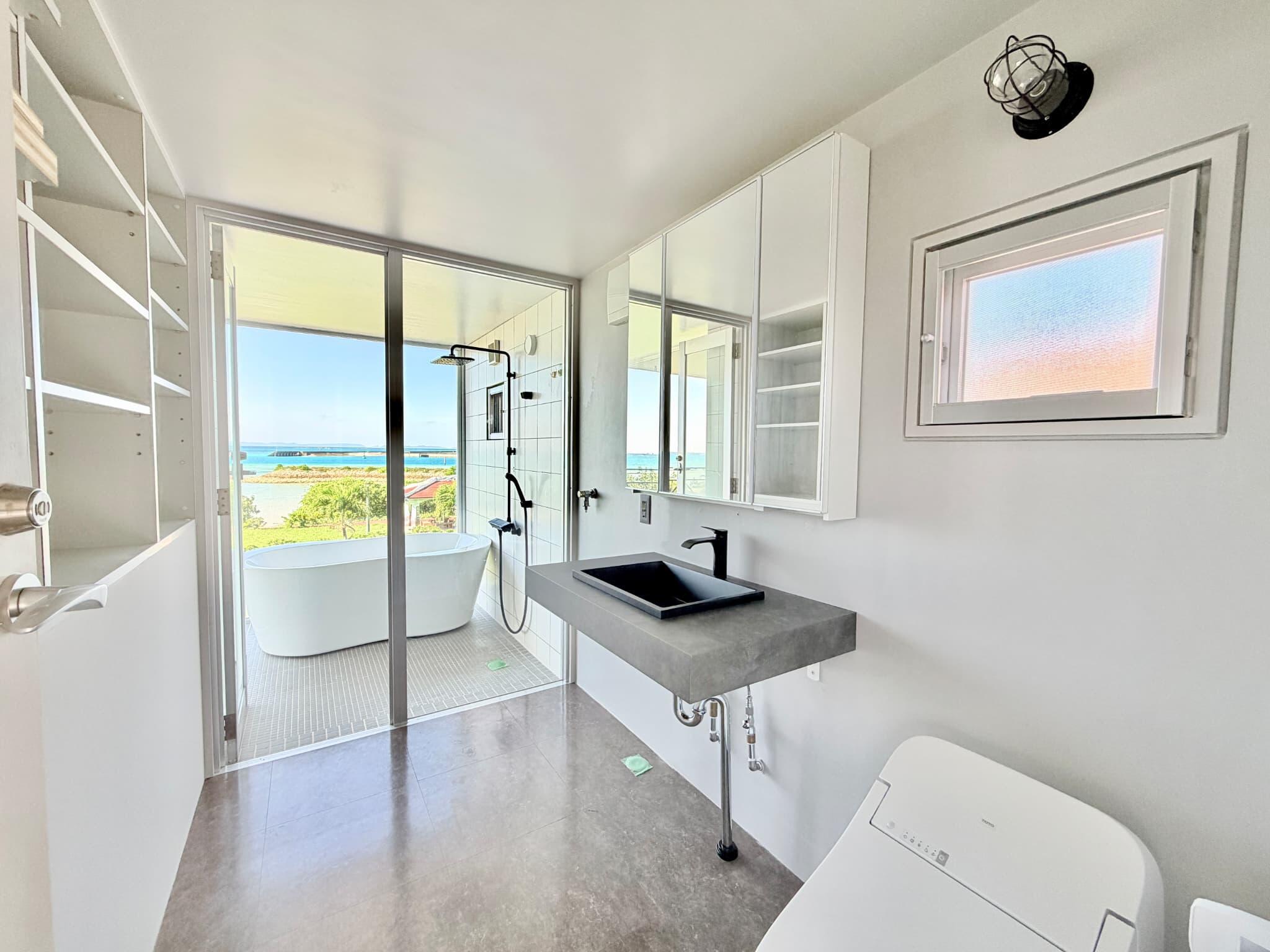 【Ocean Front Luxury Villa】糸満潮崎　オーシャンフロント3LDKデザイナーズVILLA　Studio Design　リノベーション済ホームエレベーター付き