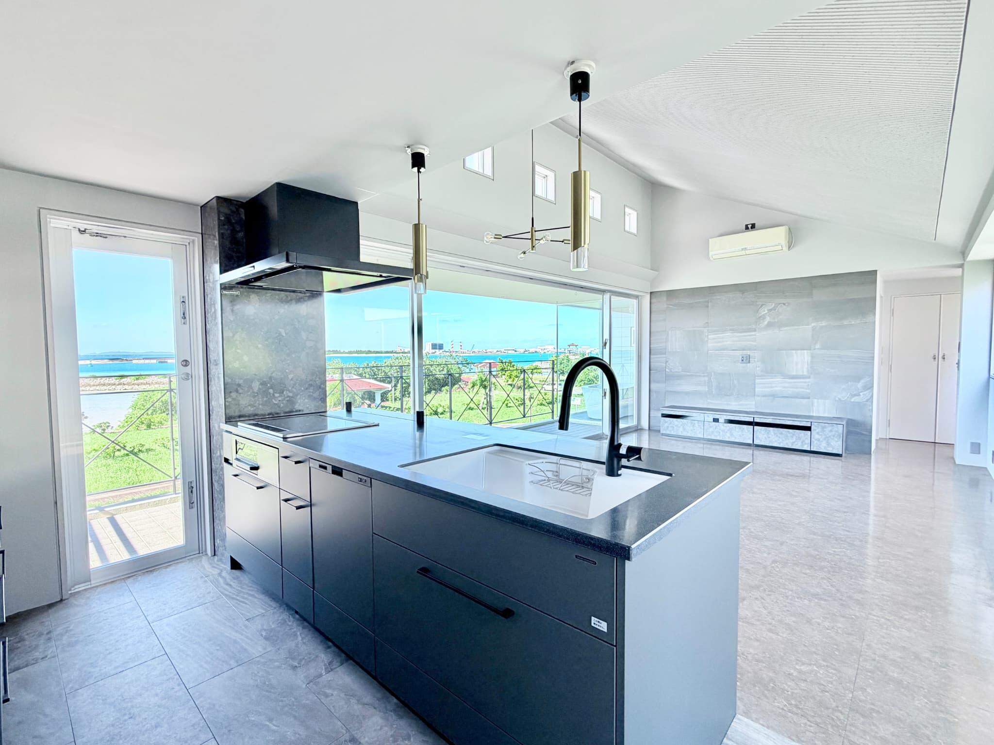 【Ocean Front Luxury Villa】糸満潮崎　オーシャンフロント3LDKデザイナーズVILLA　Studio Design　リノベーション済ホームエレベーター付き