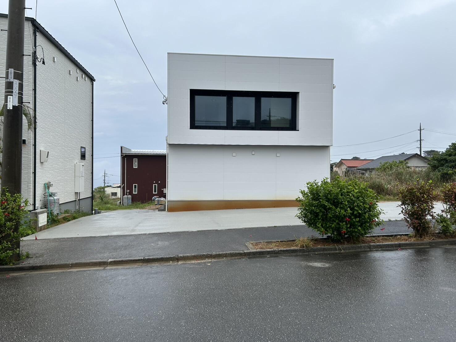 【新築戸建て】今帰仁村諸志　海を望むルーフバルコニー付き　デザイナーズハウス　３LDK＋屋上　2階建て