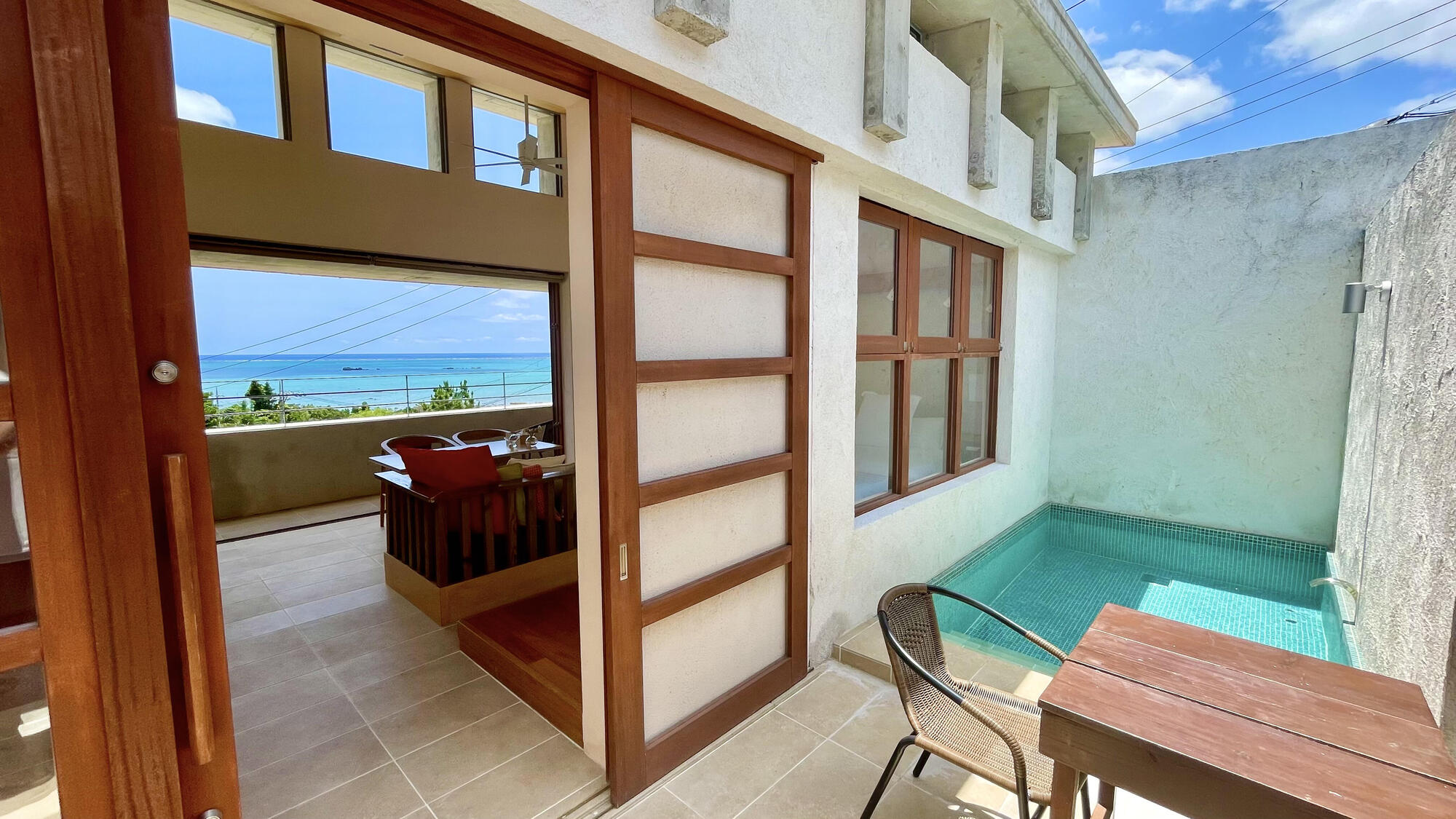 【オーシャンビュー宿泊施設】沖縄県・南城市　オーシャンビュー宿泊施設・住戸　２部屋宿泊施設　１階住居