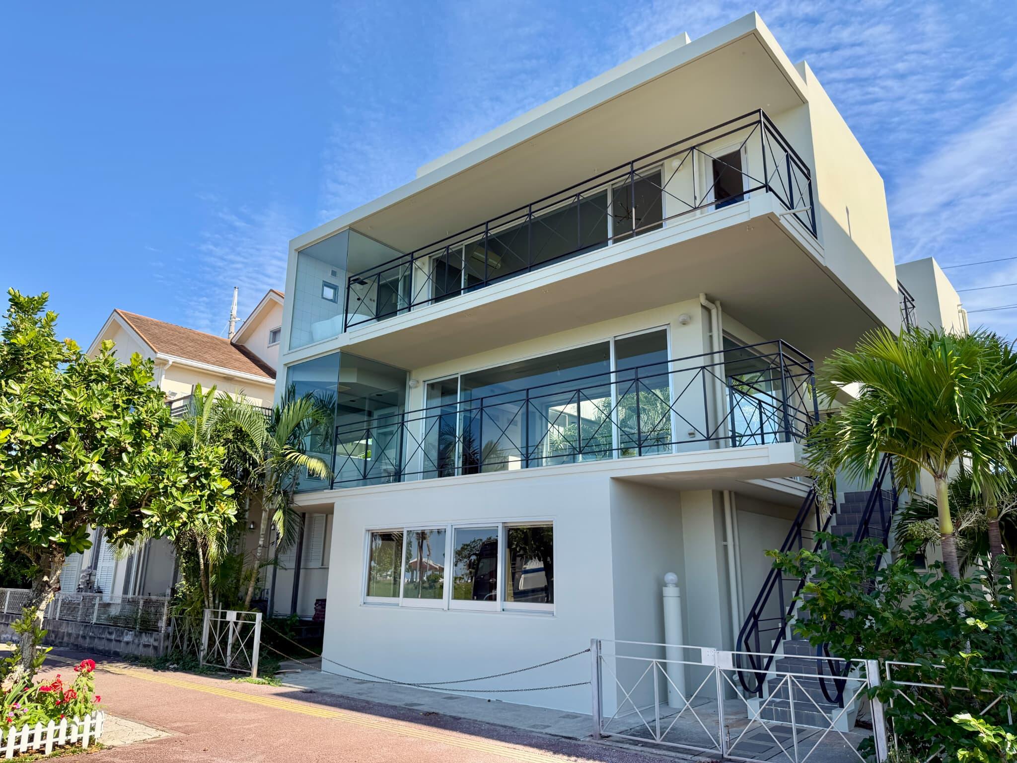 【Ocean Front Luxury Villa】糸満潮崎　オーシャンフロント3LDKデザイナーズVILLA　Studio Design　リノベーション済ホームエレベーター付き