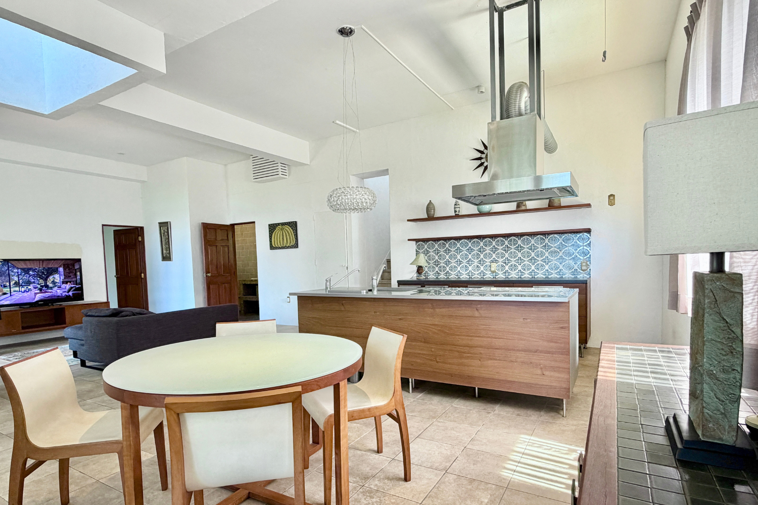海を望む、海外のような暮らしを叶える住まい｜読谷村波平　Ocean View House for Sale in Yomitan, Okinawa | International-Style Coastal Home