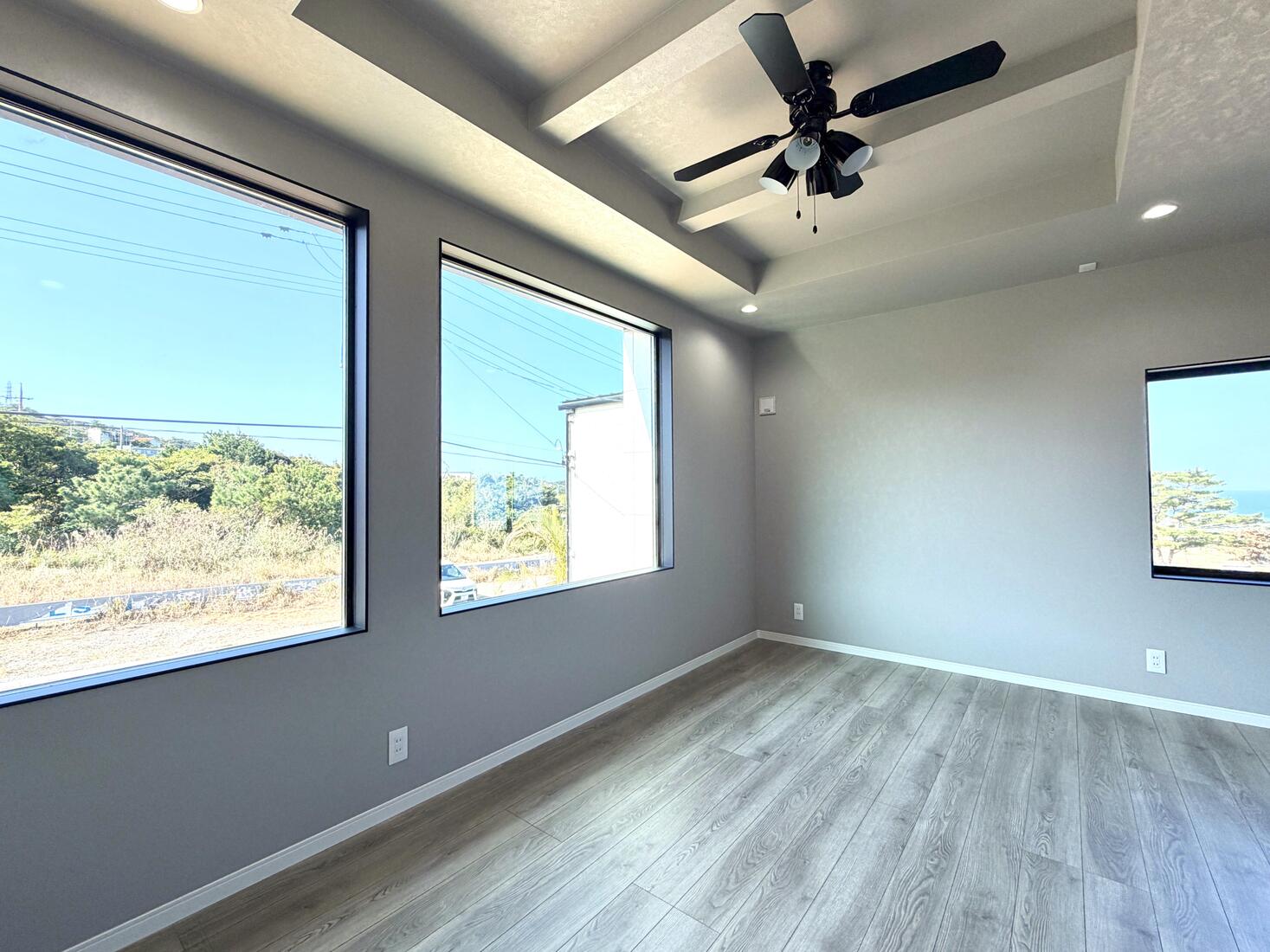 【戸建て】今帰仁村諸志　海を望むルーフバルコニー付き　デザイナーズハウス　３LDK＋屋上　2階建て