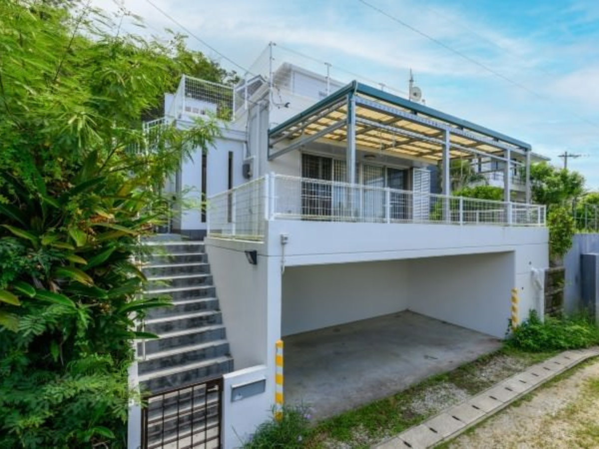 海を望むテラスで過ごす、恩納村名嘉真の3LDK VILLA