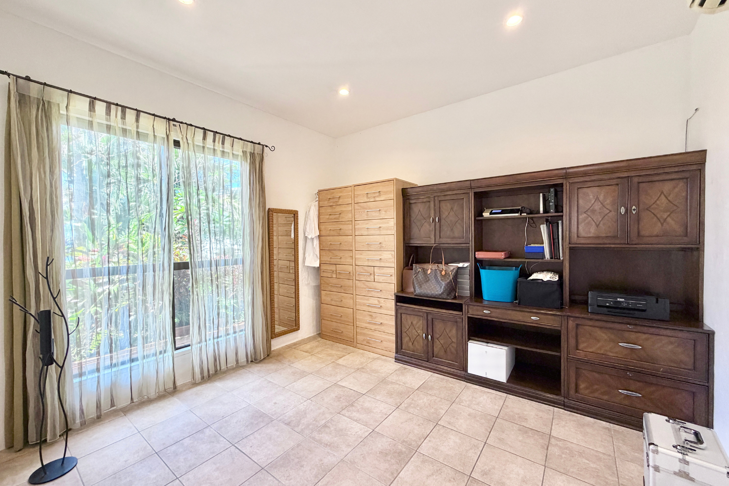 海を望む、海外のような暮らしを叶える住まい｜読谷村波平　Ocean View House for Sale in Yomitan, Okinawa | International-Style Coastal Home
