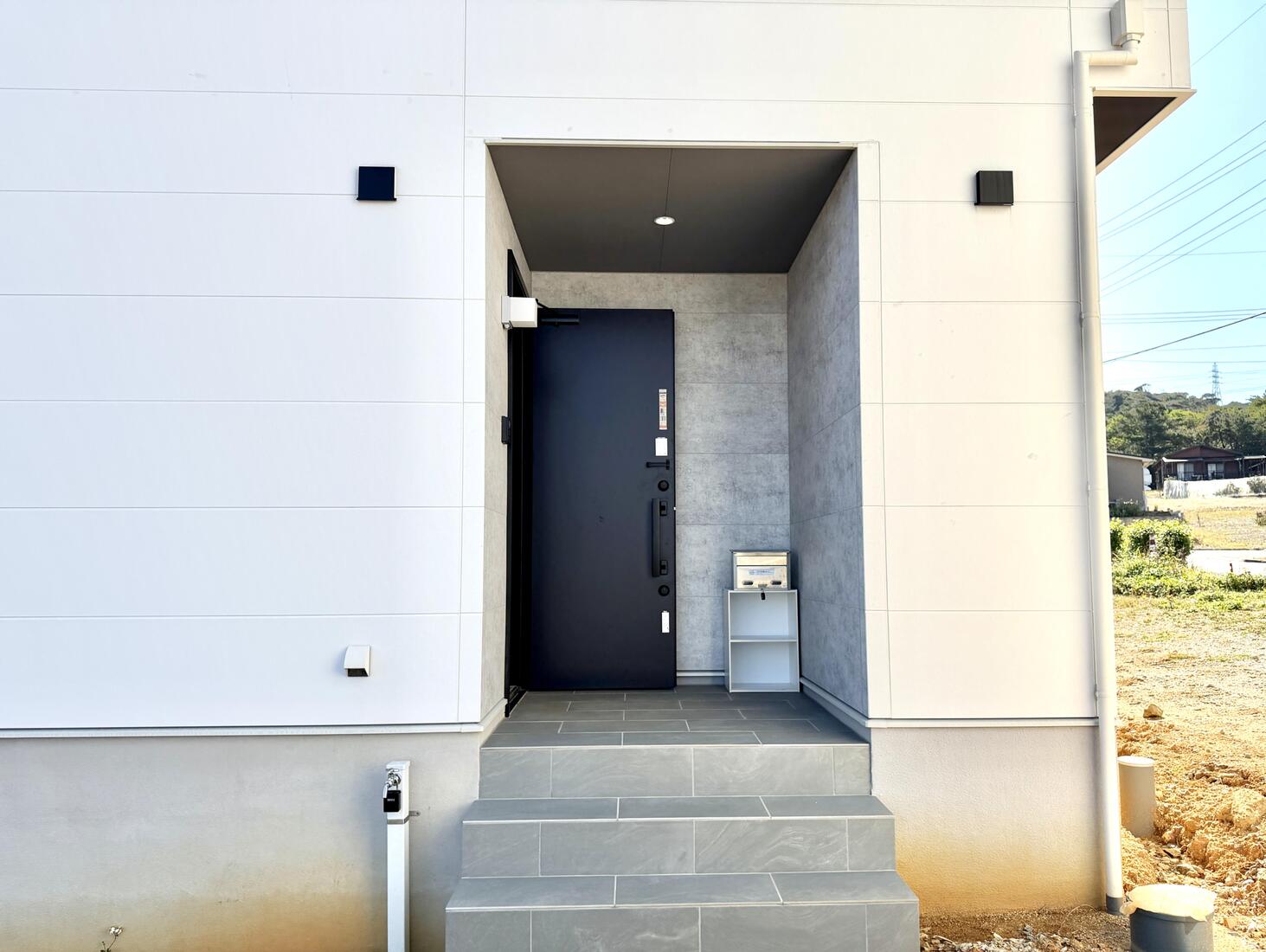 【戸建て】今帰仁村諸志　海を望むルーフバルコニー付き　デザイナーズハウス　３LDK＋屋上　2階建て