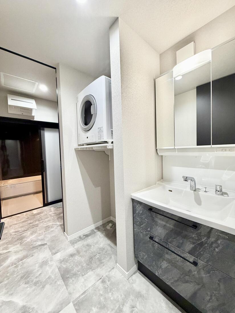 【戸建て】今帰仁村諸志　海を望むルーフバルコニー付き　デザイナーズハウス　３LDK＋屋上　2階建て