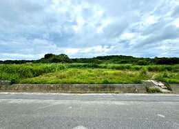 【瀬底島オーシャンフロント土地】目の前は恋人ビーチ・アンチ浜まで車で3分|南東向き388㎡の希少なヴィラ用地